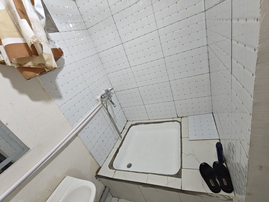 Kvartira bor 3 xonali dom 3-etaj yangi