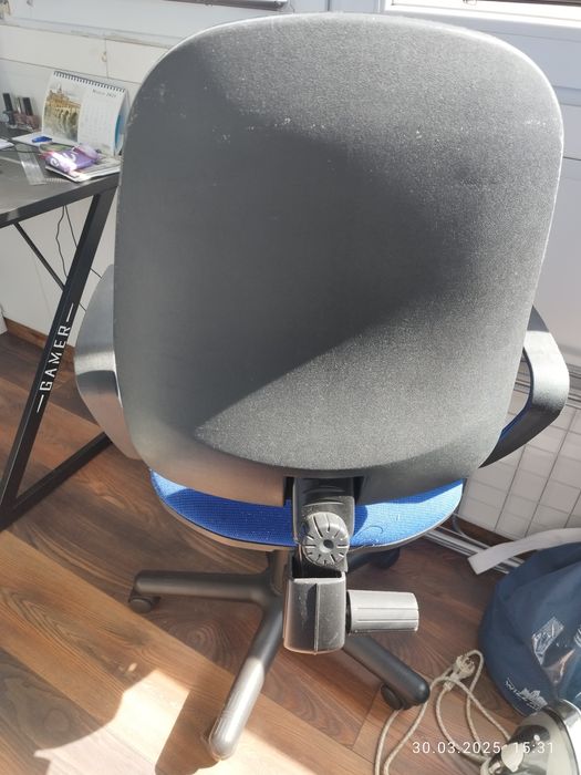 Запазен офис стол