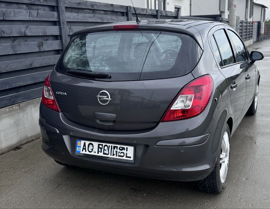 Opel Corsa volan incalzit si scaune incalzite km reali
