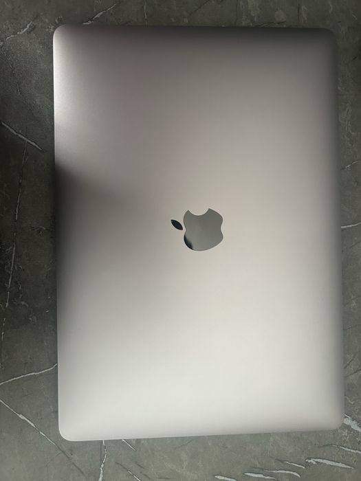 Macbook pro m1 13 inch full box 8/256