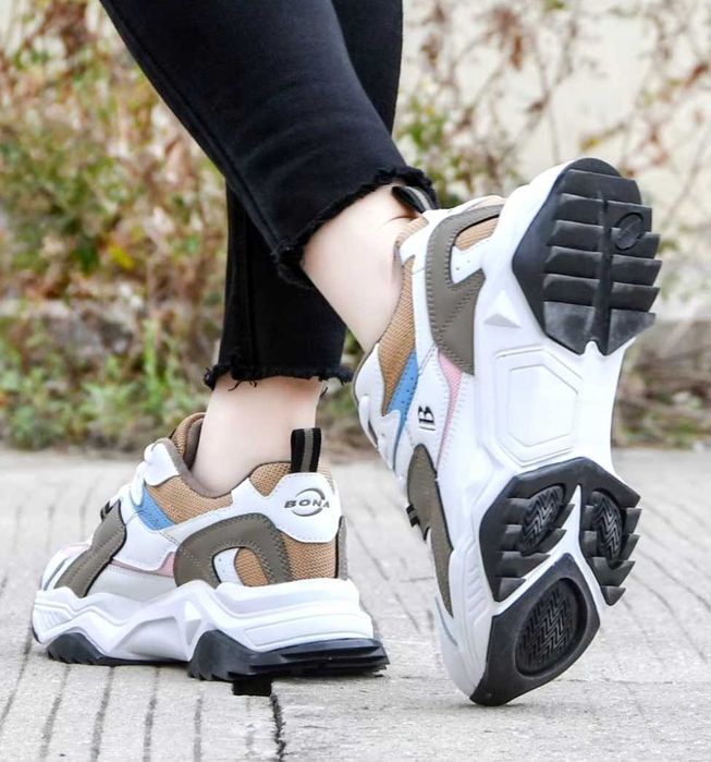 Женские кроссовки BONA