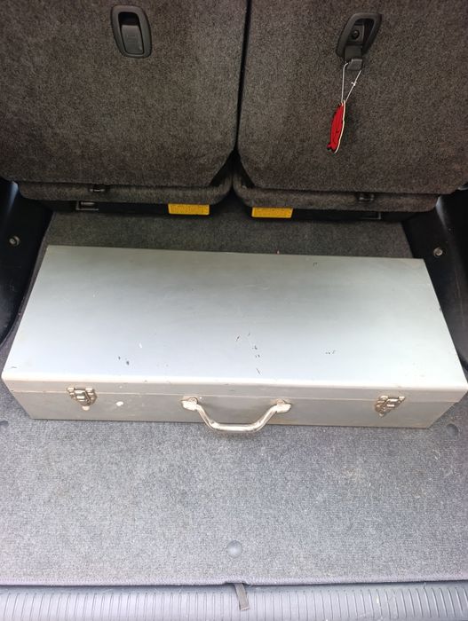 Здравейте продавам Къртач Hitachi H-65SC /15кг., 1240W