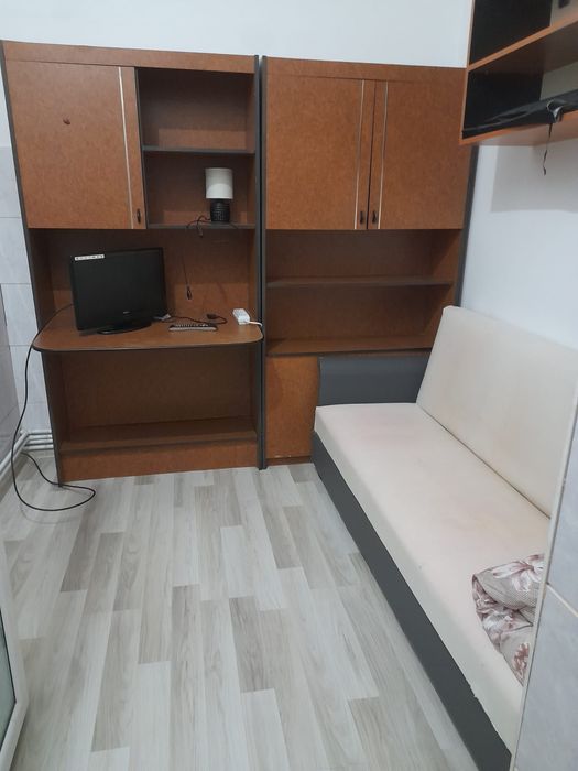 De inchiriat apartament  decomandat, 42 mp, central ,parter.