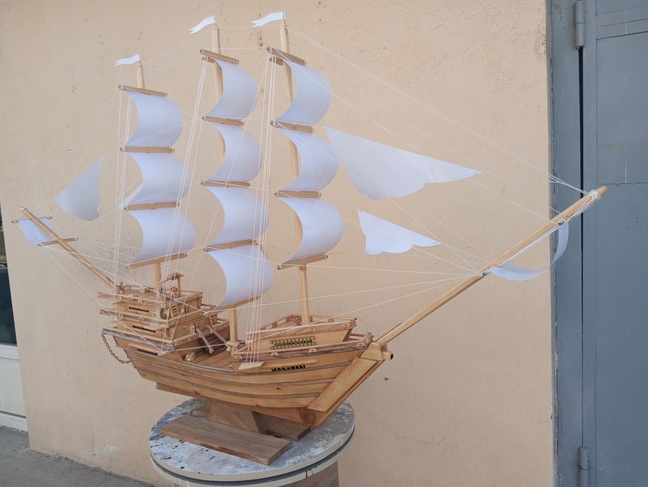 Корабль ручной работы.