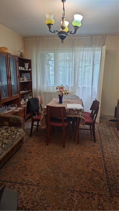 Vand apartament 3 camere