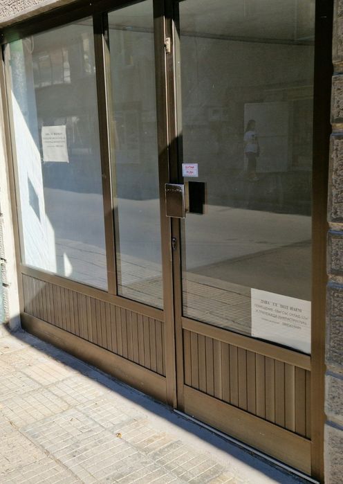 Търговско помещение под наем на отлична локация!