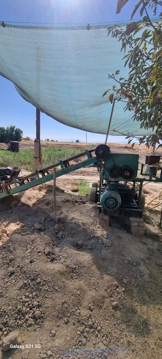 Гишт апарати сотилади жудаям зур ясалган янги.