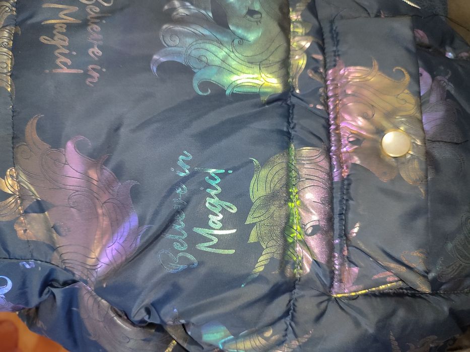 Продается демисезонная куртка на девочку