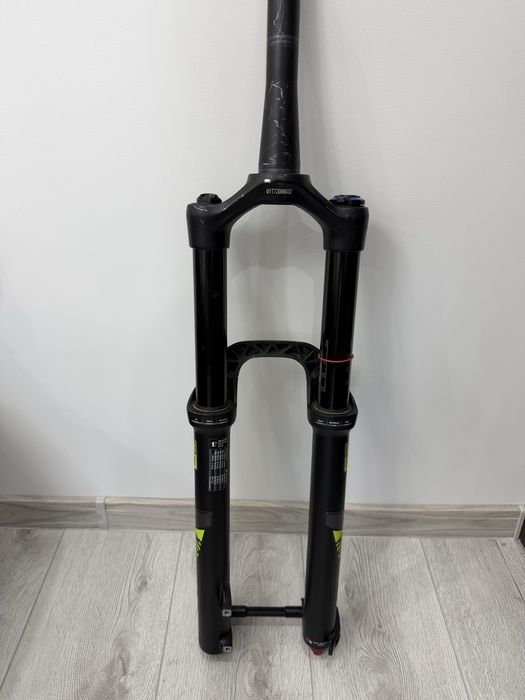 вилка RockShox Yari RC 27.5