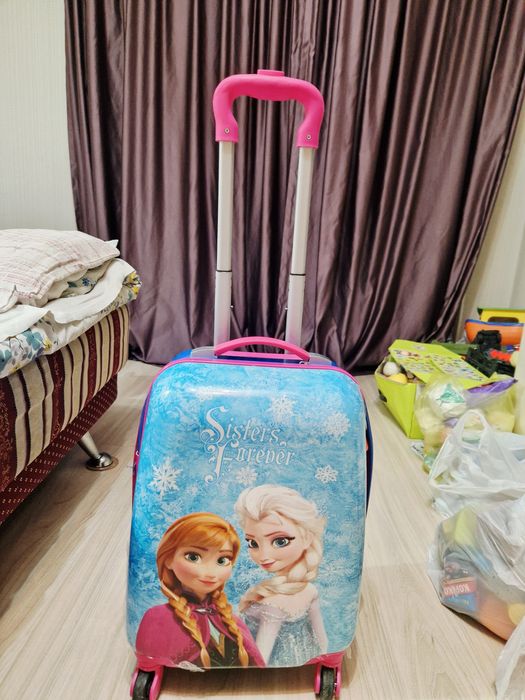 Продам б/у детский чемодан