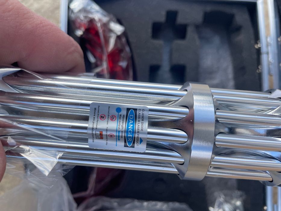 Лазер  лазер мнощен