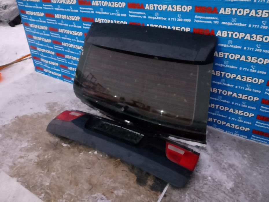 Кришка богажника на BMW E53.