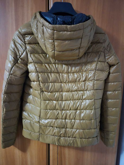 Geaca matlasata de la C&A, cu gluga, maro, adolescente, noua.