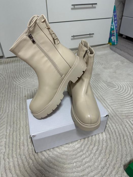 Продам ботинки новые