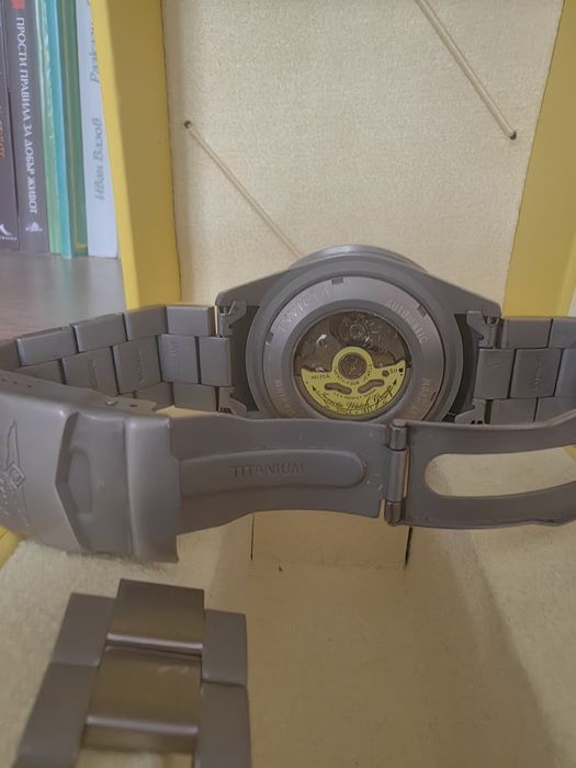 Титаниева Invicta 0460 с механизъм  NH35A на Seiko