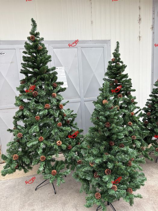 Коледна елха ВИЕНА Дебел клон с шишарки