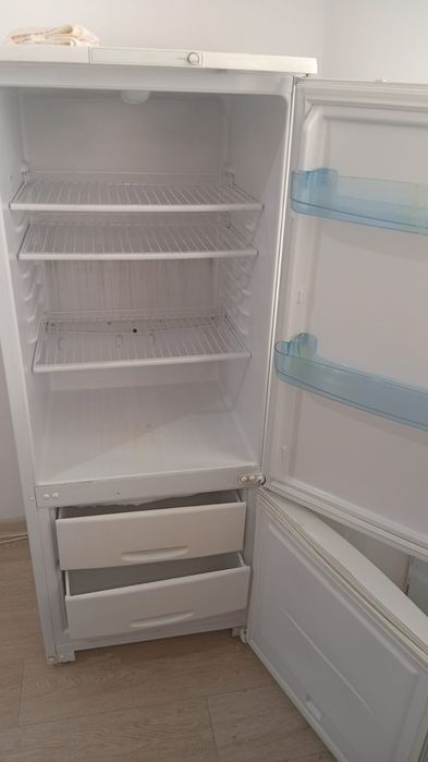 Холодильник б/у в хорошем состоянии