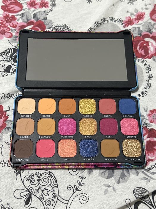 Vănd paletă de machiaj Revolution