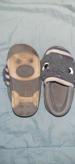 Продам детские тапочки размер до 25