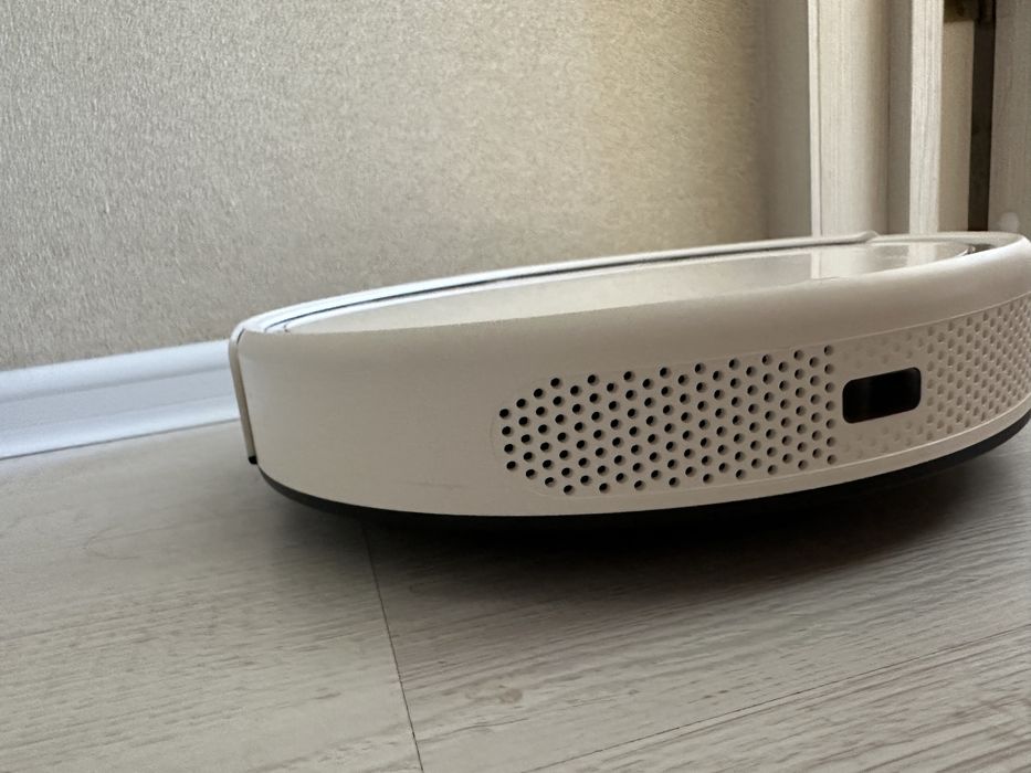 Робот-пылесос почти новый