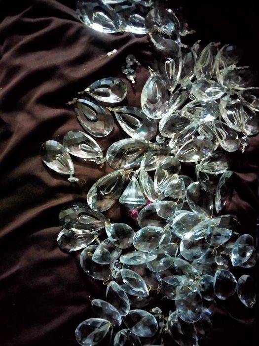 Хрустальные камушки,сосульки для декора