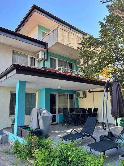 Луксозен триетажен пентхаус в к-с Нев, Сарафово