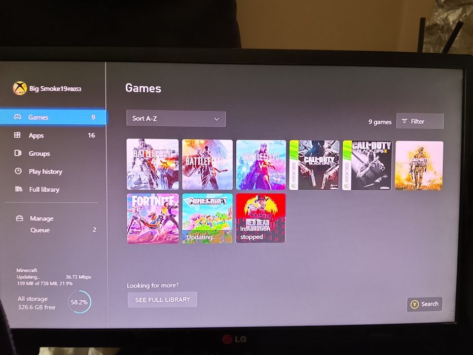 Vând consolă Xbox one , 2 joystick-uri si jocuri Xbox