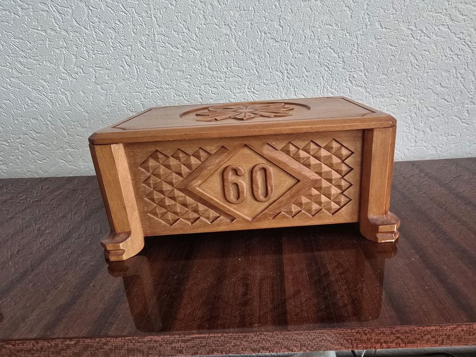 Шкатулка . Настольная капилка.