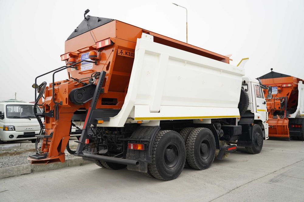 Комбинированная дорожная машина 10 куб.м. КАМАЗ  4х2