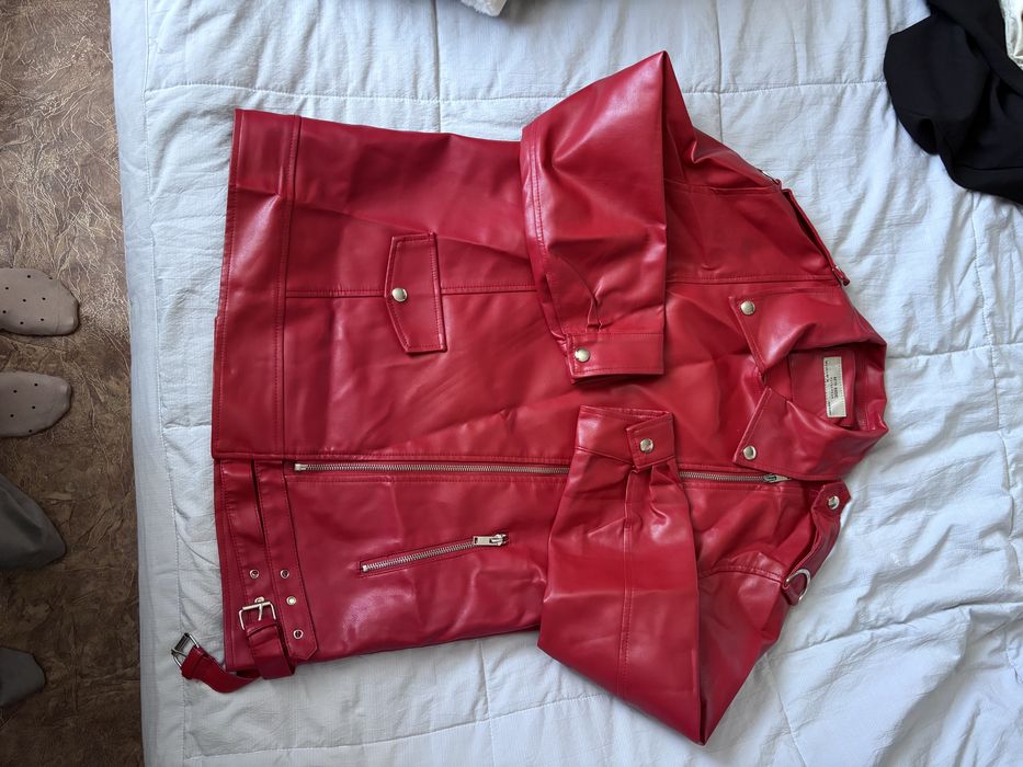 Продам красную кожанку