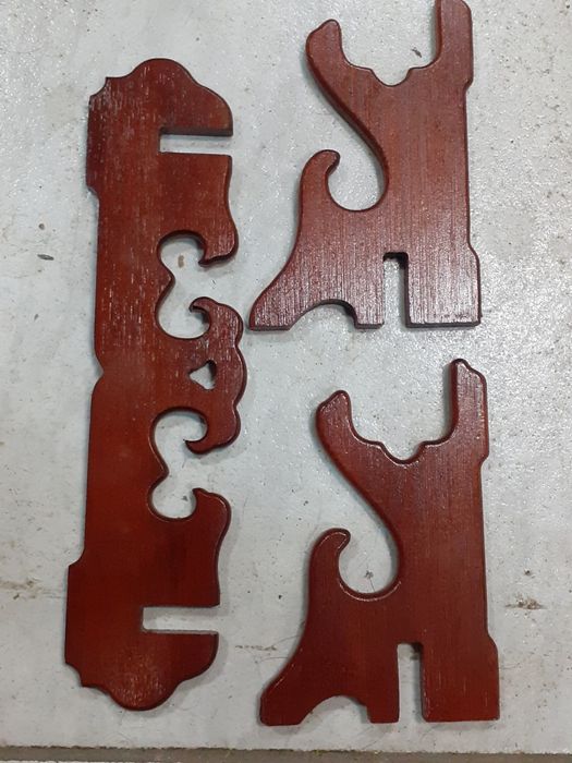 Дървена стойка за пищов,пистолет,нож,кортик,щик,аксесоар за украса