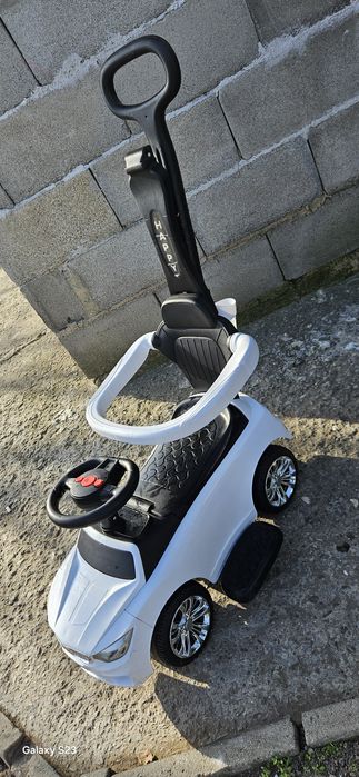 Продавам детска музикална  количка с родителски контрол