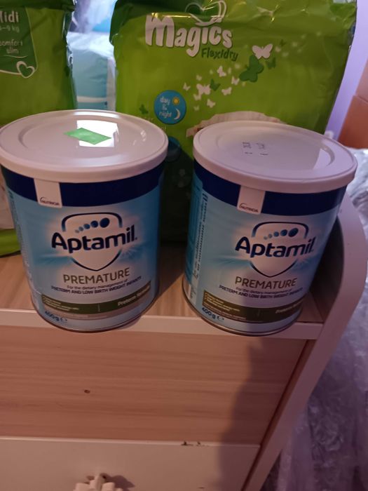 Бебешки нещата памперси и хумана аптамил прематур