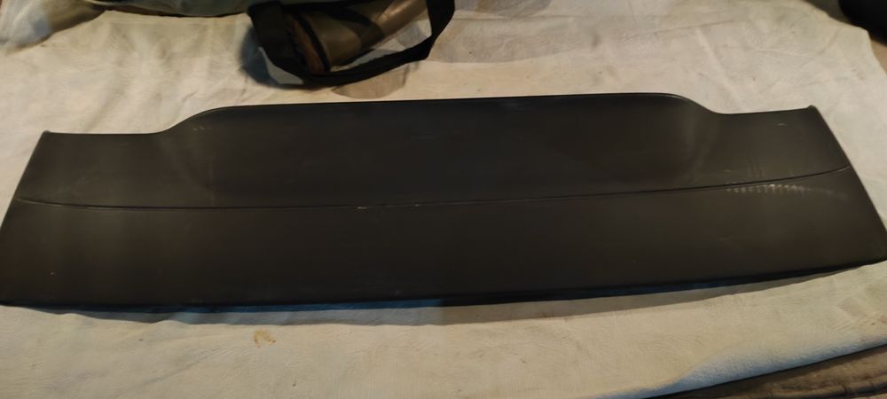 Козырек на тоету калдину