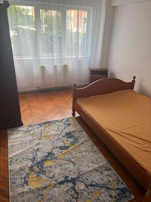 Inchiriez apartament 4 camere