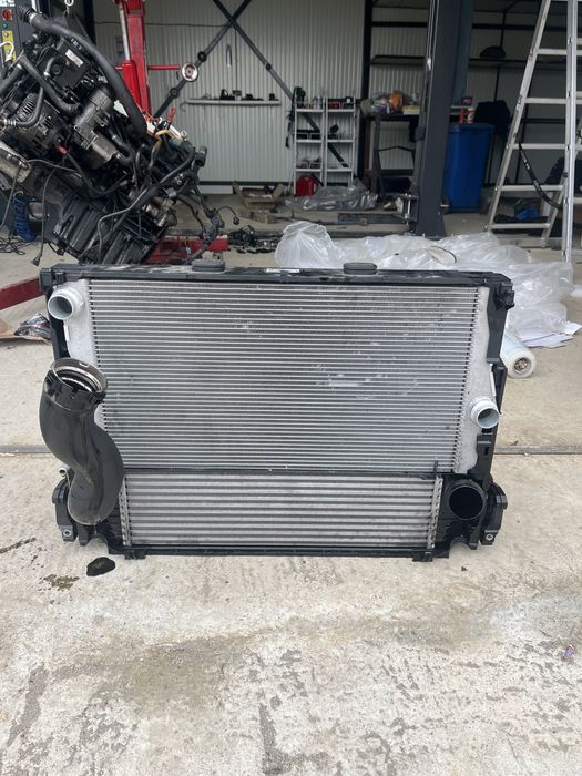 Воден климатичен радиатор кулер бмв ф10 ф11 bmw f10 f11 радиатори