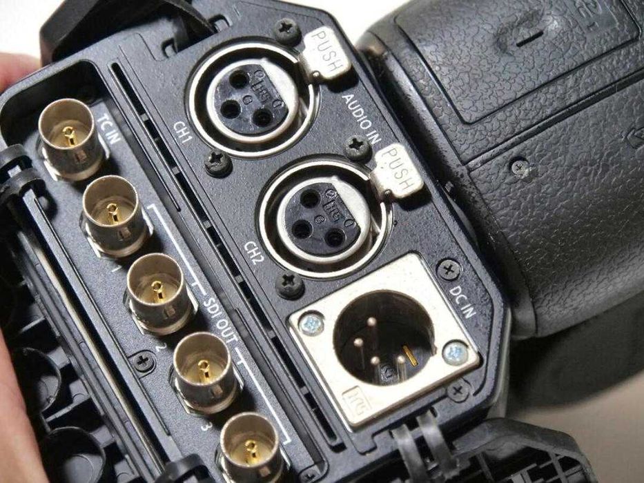 Panasonic AG-YAGHG AG-GH4U аудио адаптeр за микрофон