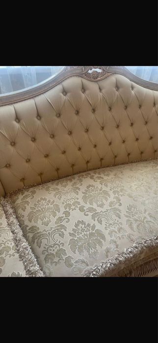 Диван стол и стулья