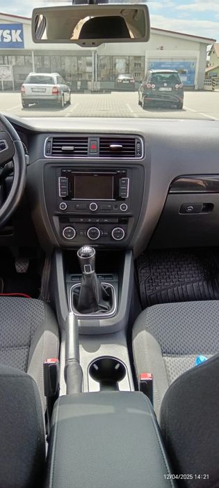 Vând Volkswagen Jetta