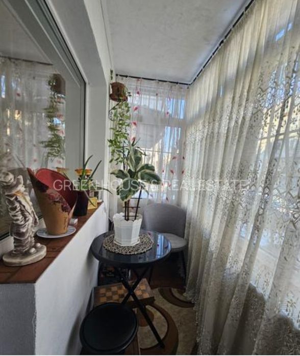 Vând apartament 3 camere -Deva