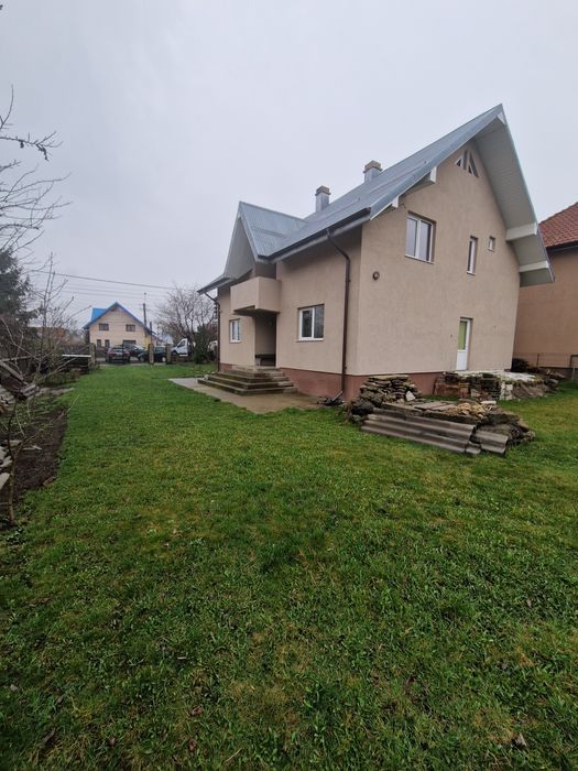 Vand casa cu teren 10 ari rândul 1 pe sens unic inainte de rar Scheia