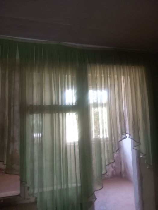 Uy sotiladi 1 etaj narxini kelishamiz kami bor 3 xona