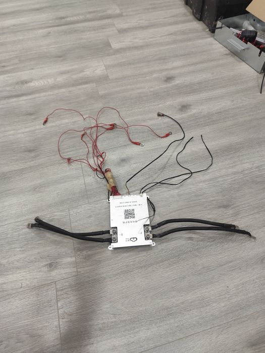 Vând invertor Easun 24v plus Bms jk 200/2ah