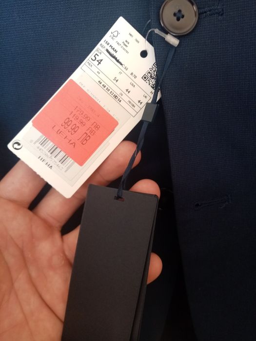 Продавам костюм Mango