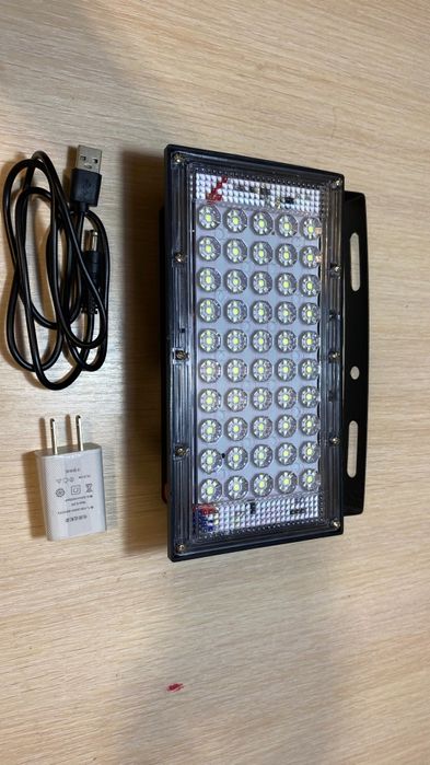 Заряжающийся прожектор