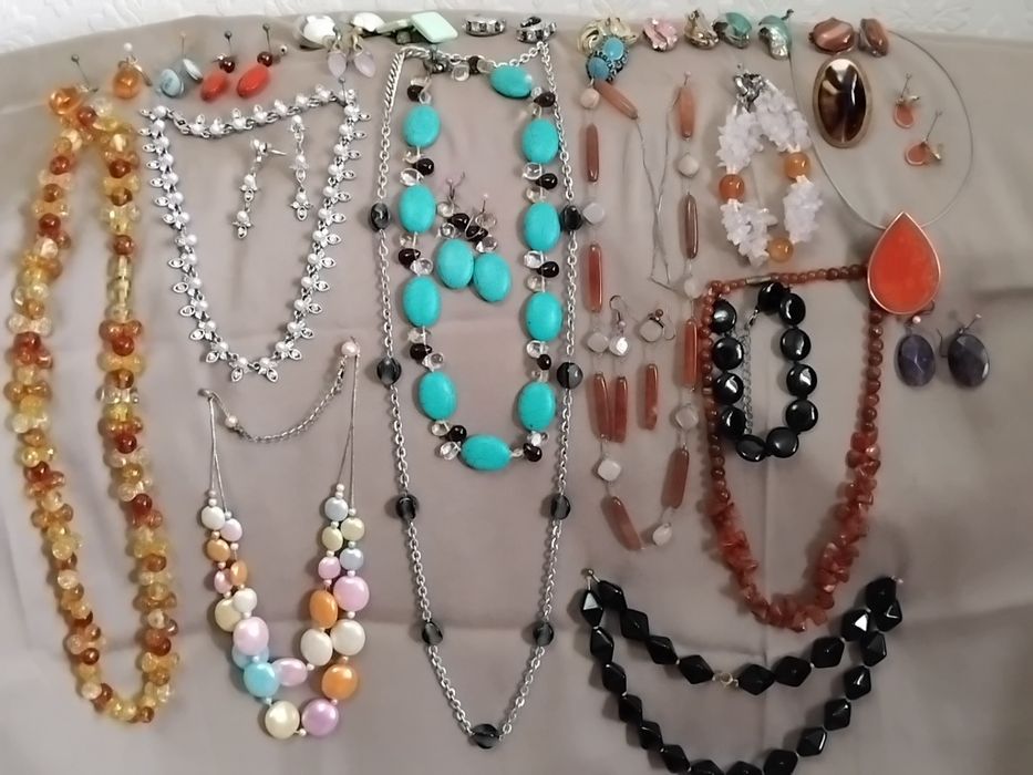 Ожерелья из натуральных .камней