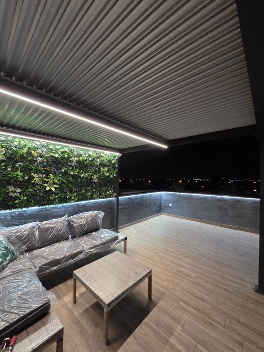 Penthouse de închiriat .