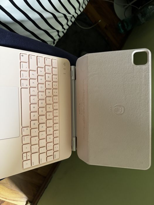 Husa cu tastatura ipad pro 11 inch air 4/5 Roz
