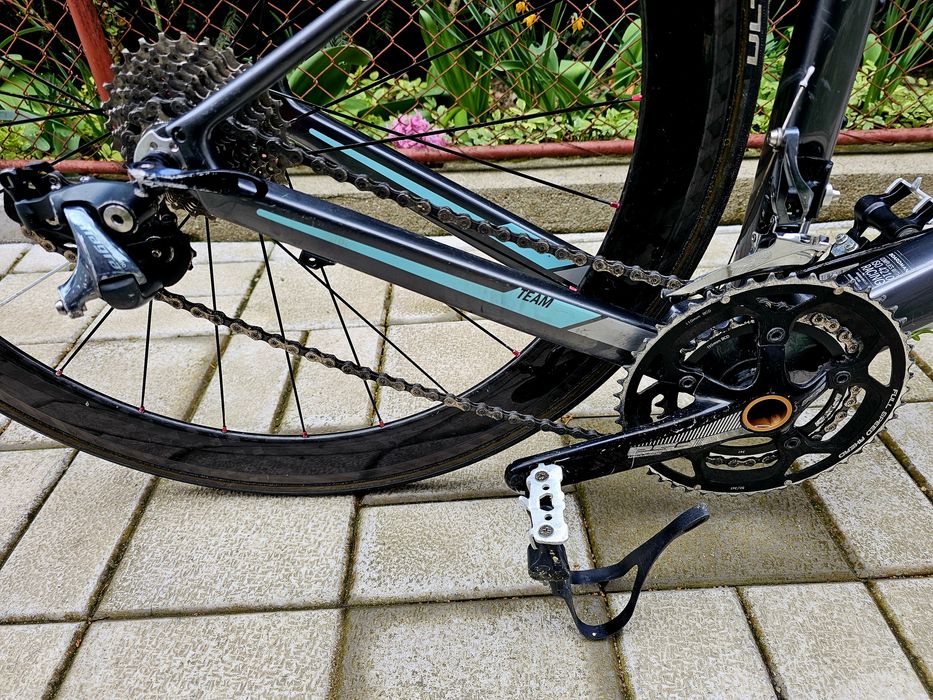 Cursieră carbon Boardman C7 - 7 kg • roată carbon 40mm • Tiagra 2x10