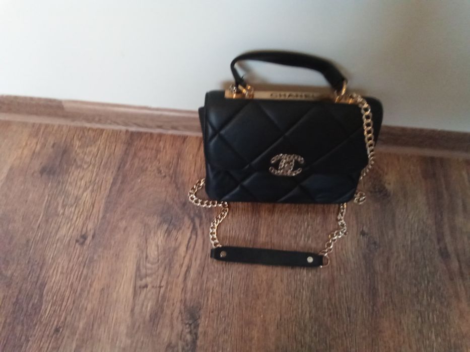 Дамски маркови чанти Chanel   и  Guess, изключително запазени